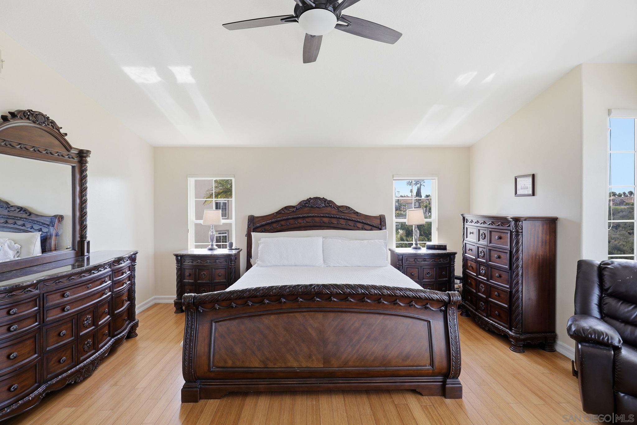 Detail Gallery Image 8 of 41 For 454  Acero Pl, Chula Vista,  CA 91910 - 5 Beds | 3 Baths