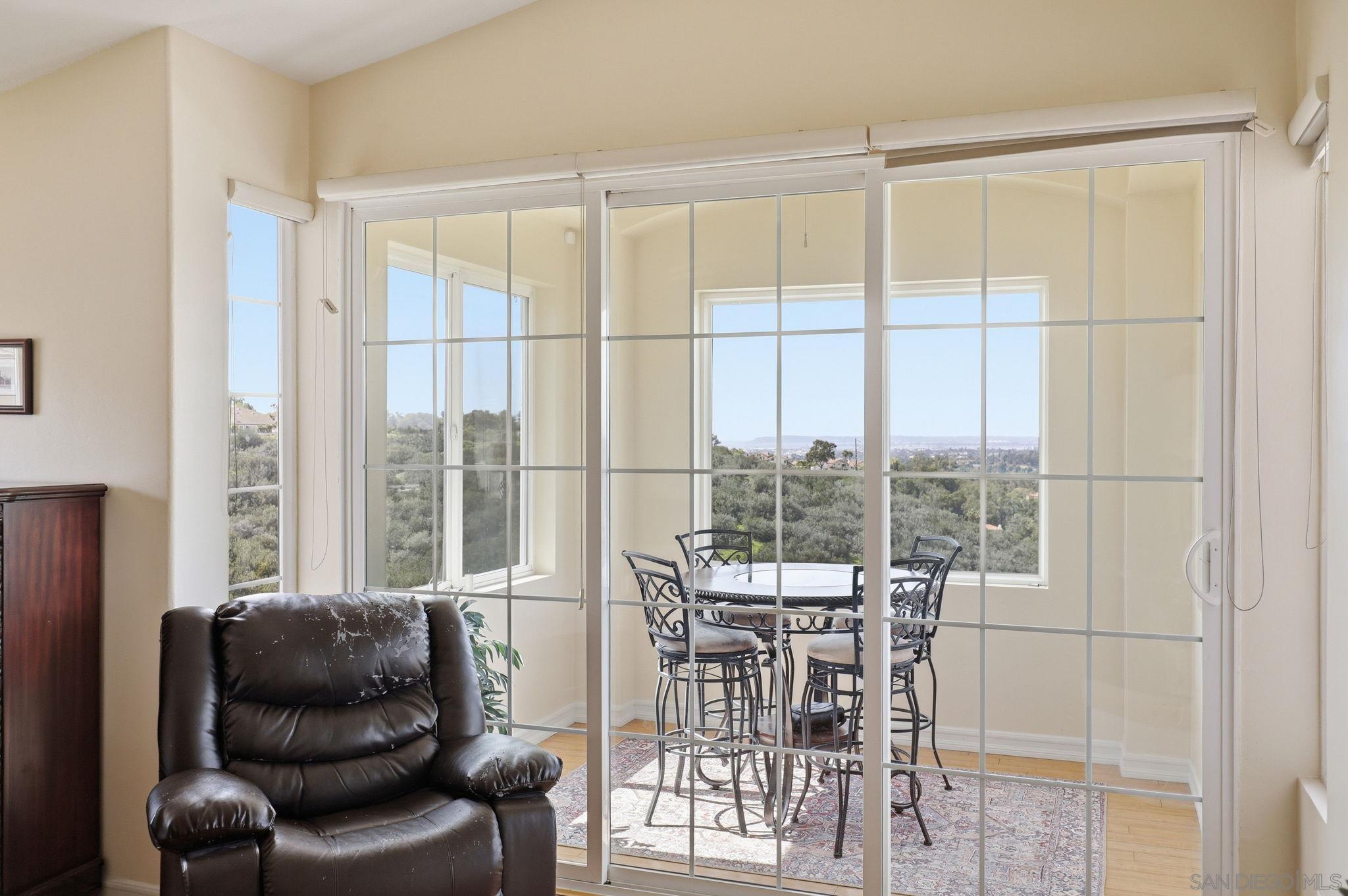 Detail Gallery Image 9 of 41 For 454  Acero Pl, Chula Vista,  CA 91910 - 5 Beds | 3 Baths