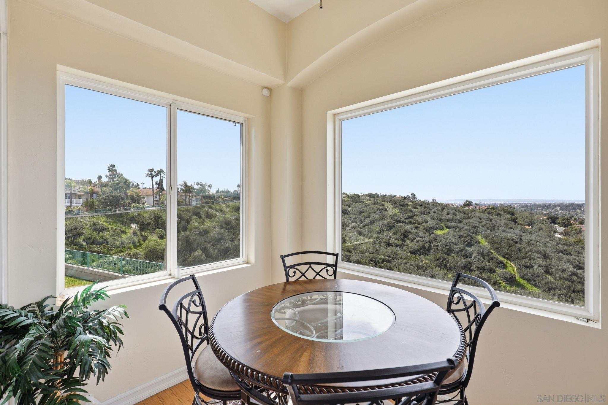 Detail Gallery Image 10 of 41 For 454  Acero Pl, Chula Vista,  CA 91910 - 5 Beds | 3 Baths