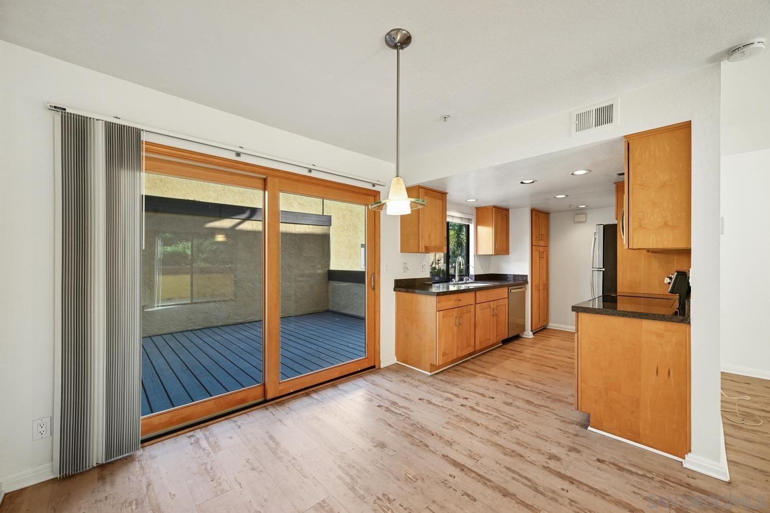 Detail Gallery Image 13 of 41 For 1680 N Coast Highway 101  #30,  Encinitas,  CA 92024 - 2 Beds | 2 Baths