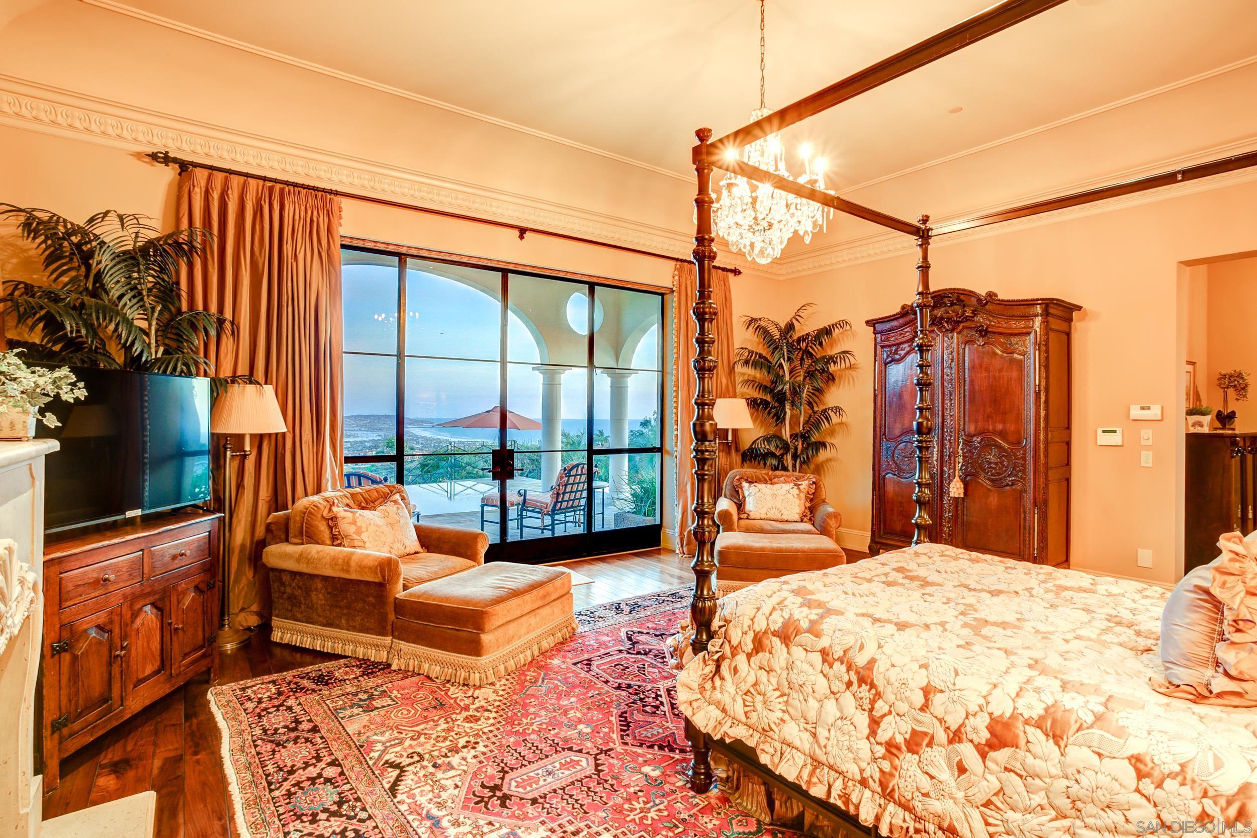 Detail Gallery Image 16 of 33 For 5806  Bucknell Ave, La Jolla,  CA 92037 - 4 Beds | 5/4 Baths