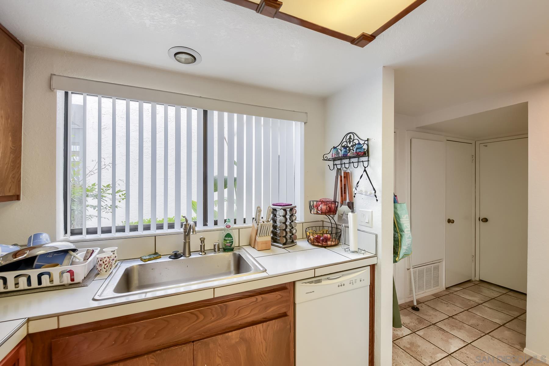 Detail Gallery Image 16 of 28 For 4085  Crystal Dawn  #104,  San Diego,  CA 92122 - 1 Beds | 1 Baths