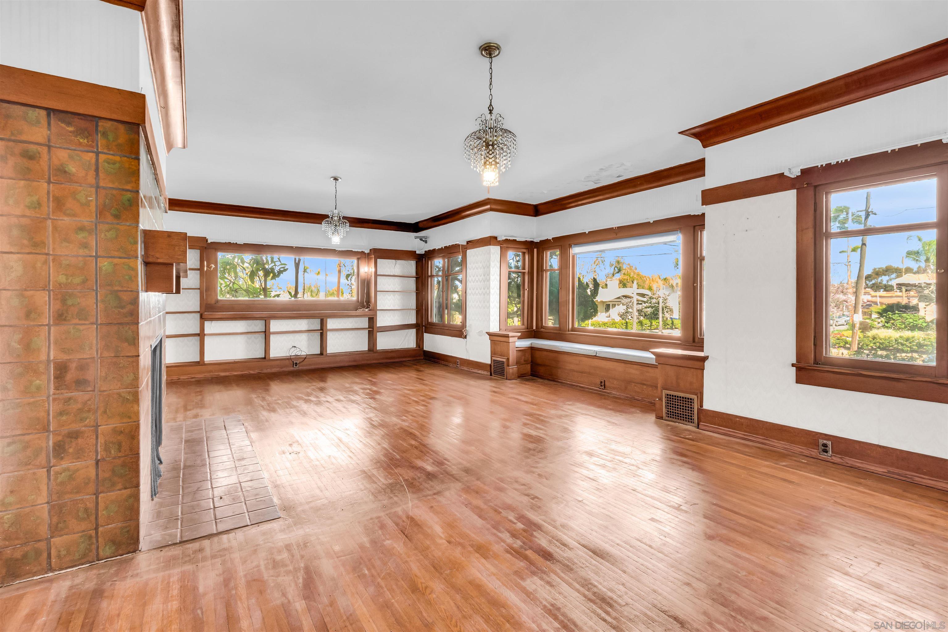 Detail Gallery Image 11 of 69 For 4190-92  Palmetto Way, San Diego,  CA 92103 - 5 Beds | 3/1 Baths