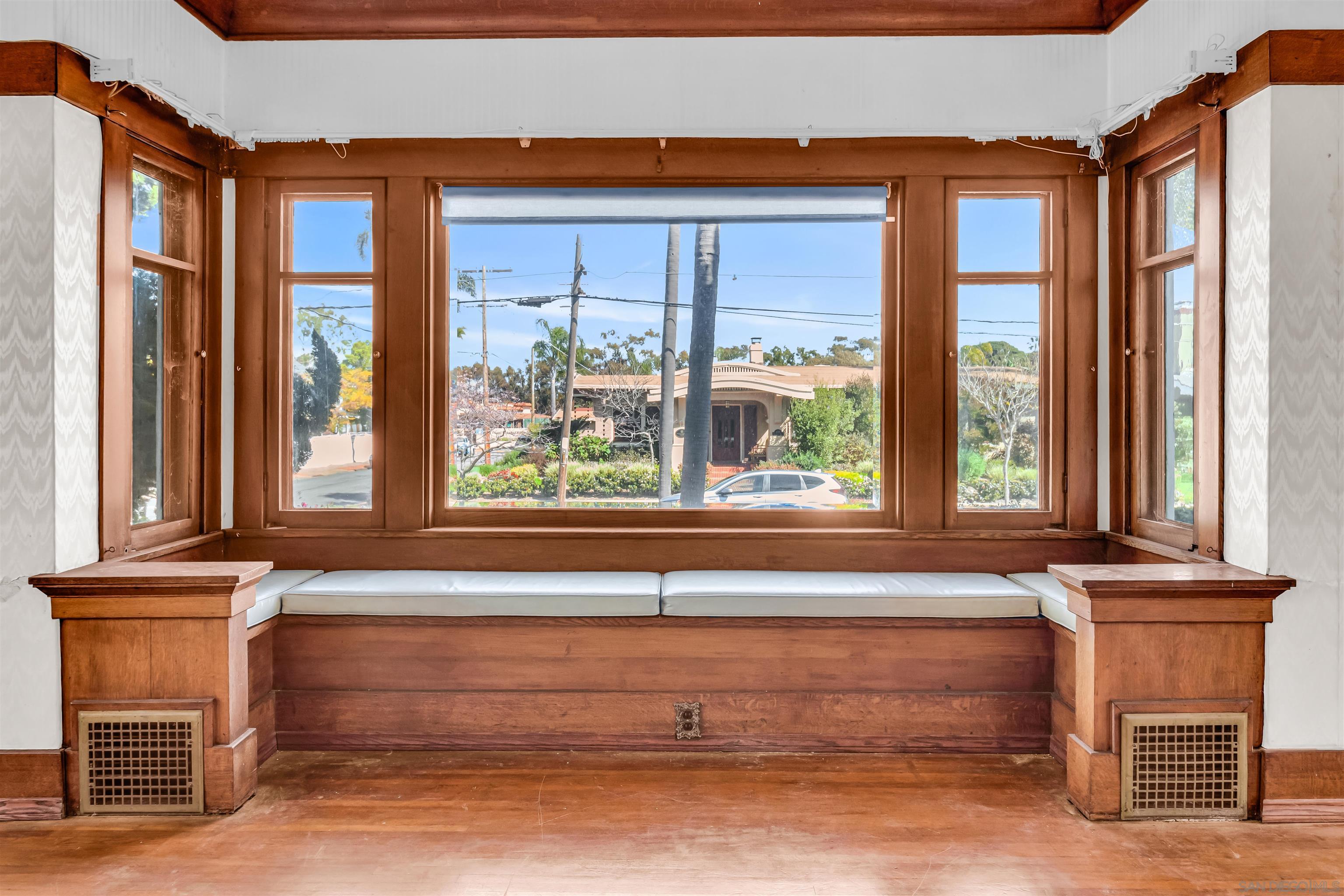 Detail Gallery Image 12 of 69 For 4190-92  Palmetto Way, San Diego,  CA 92103 - 5 Beds | 3/1 Baths