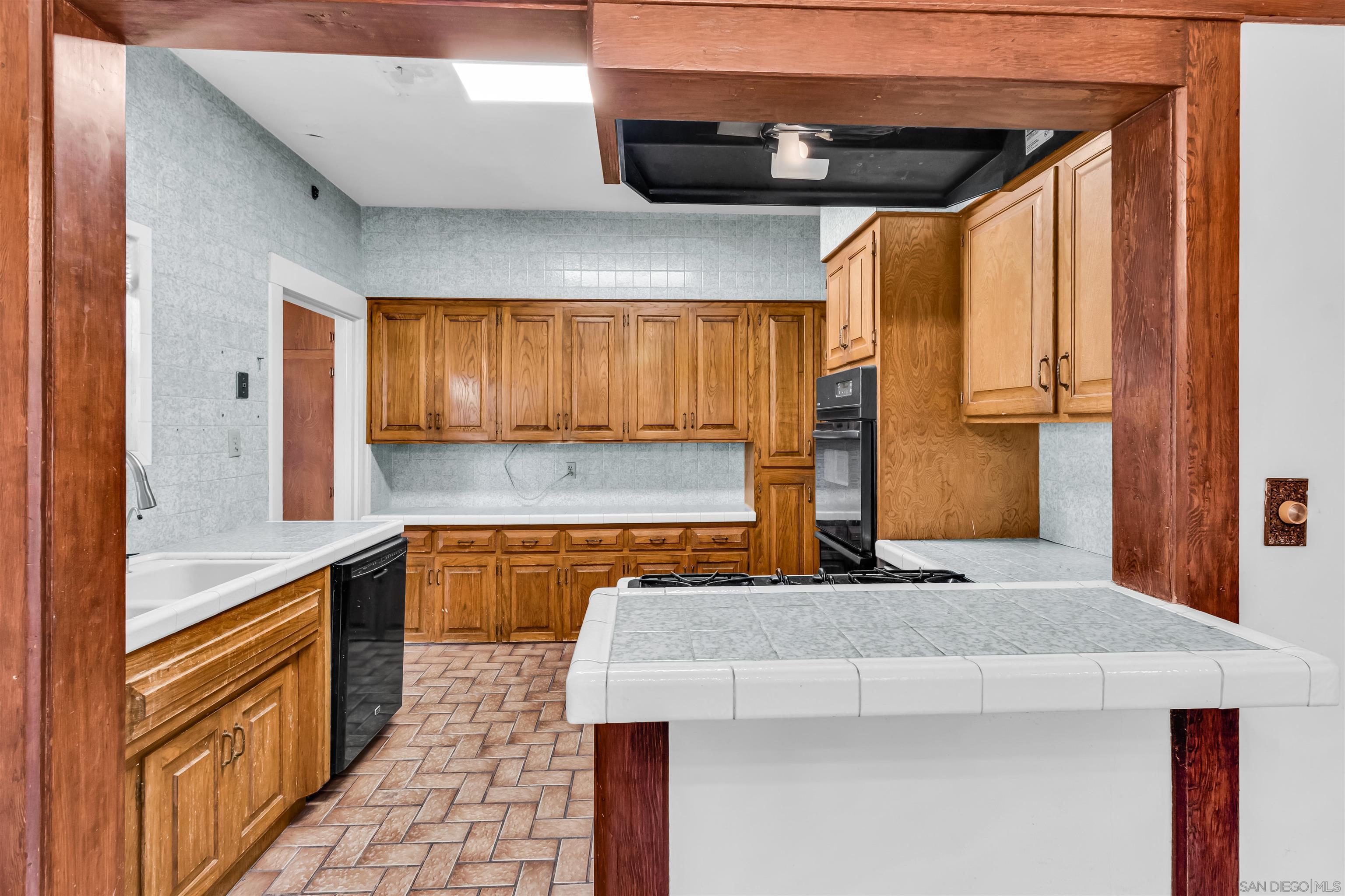 Detail Gallery Image 19 of 69 For 4190-92  Palmetto Way, San Diego,  CA 92103 - 5 Beds | 3/1 Baths