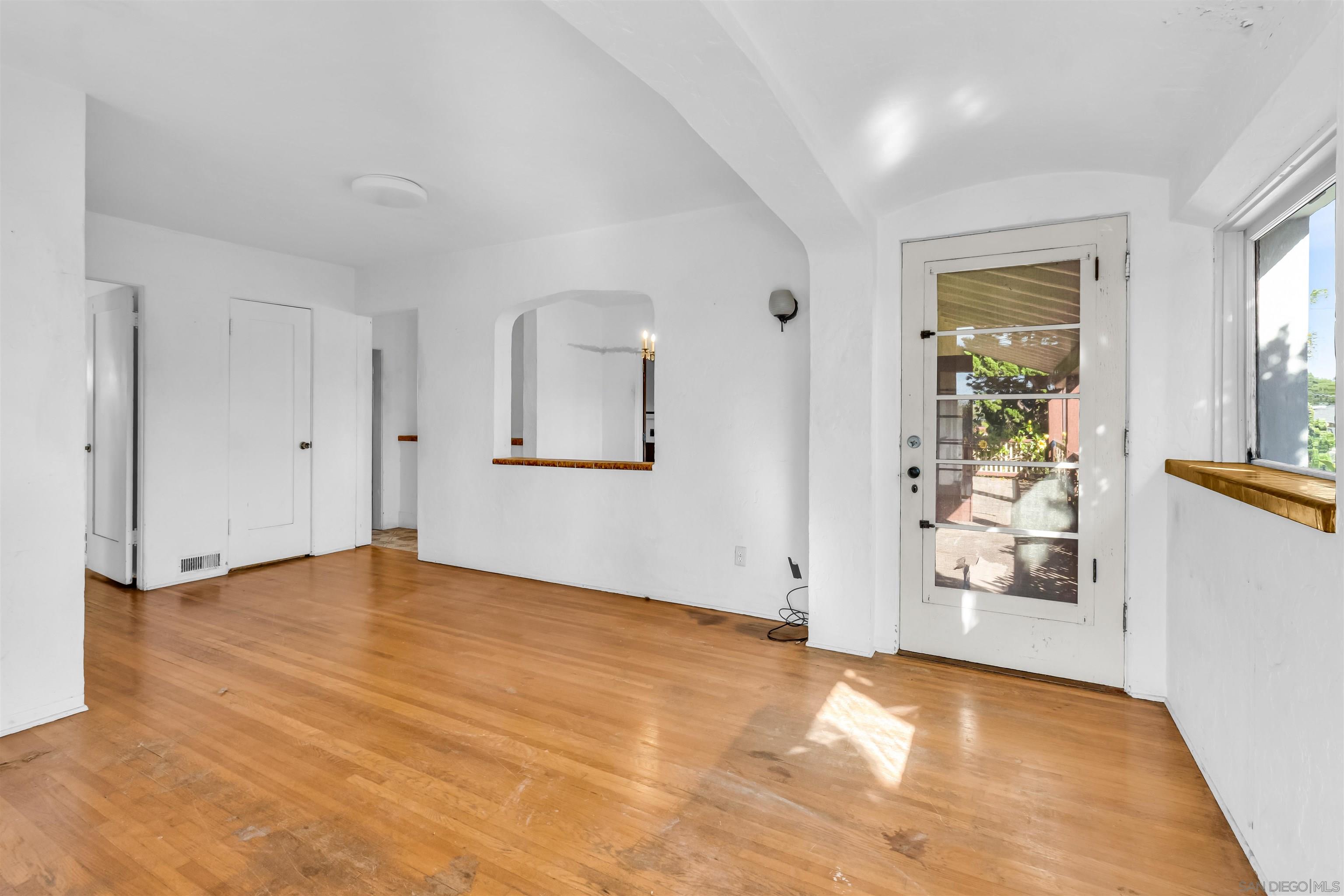 Detail Gallery Image 40 of 69 For 4190-92  Palmetto Way, San Diego,  CA 92103 - 5 Beds | 3/1 Baths