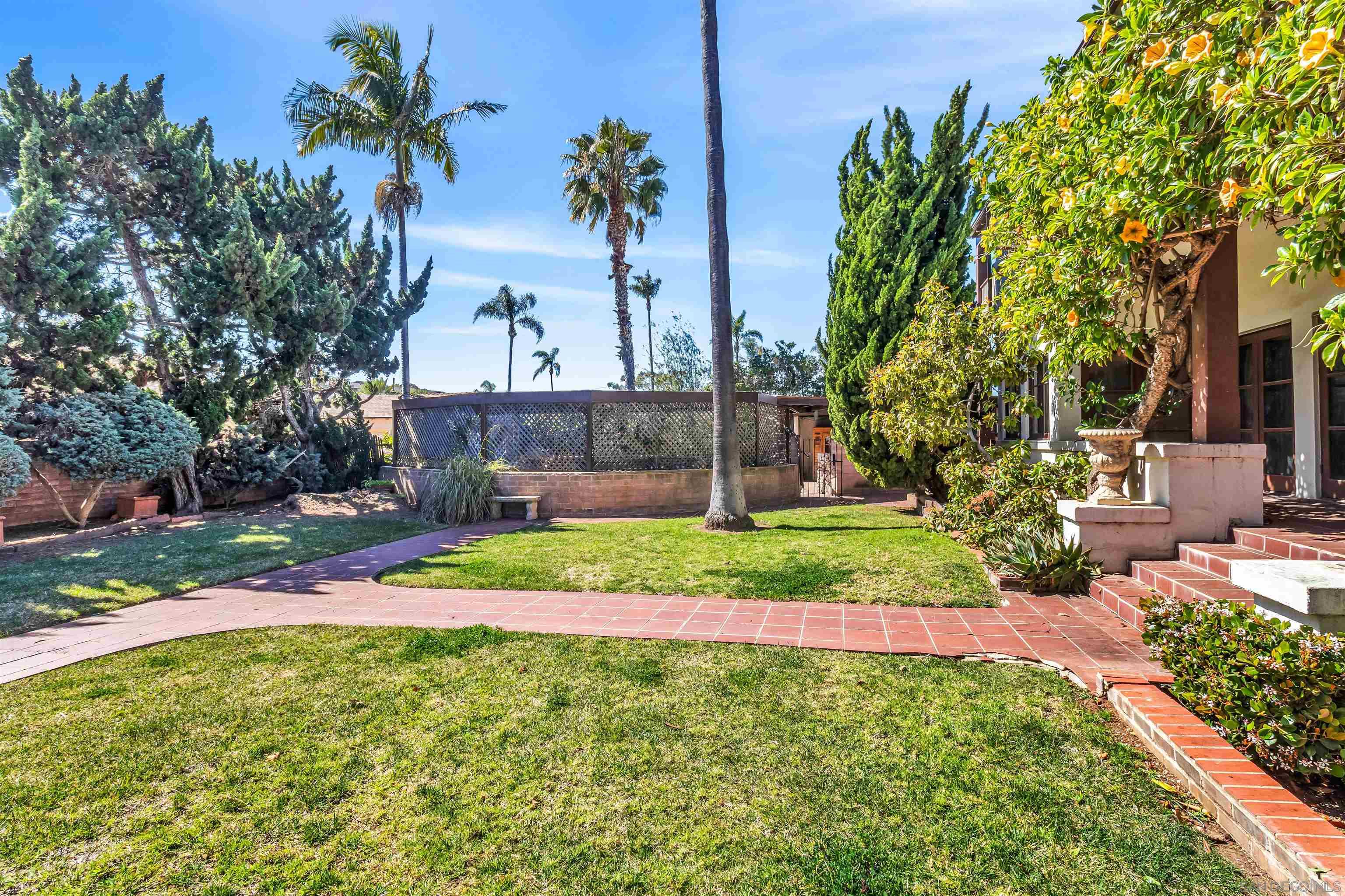 Detail Gallery Image 5 of 69 For 4190-92  Palmetto Way, San Diego,  CA 92103 - 5 Beds | 3/1 Baths