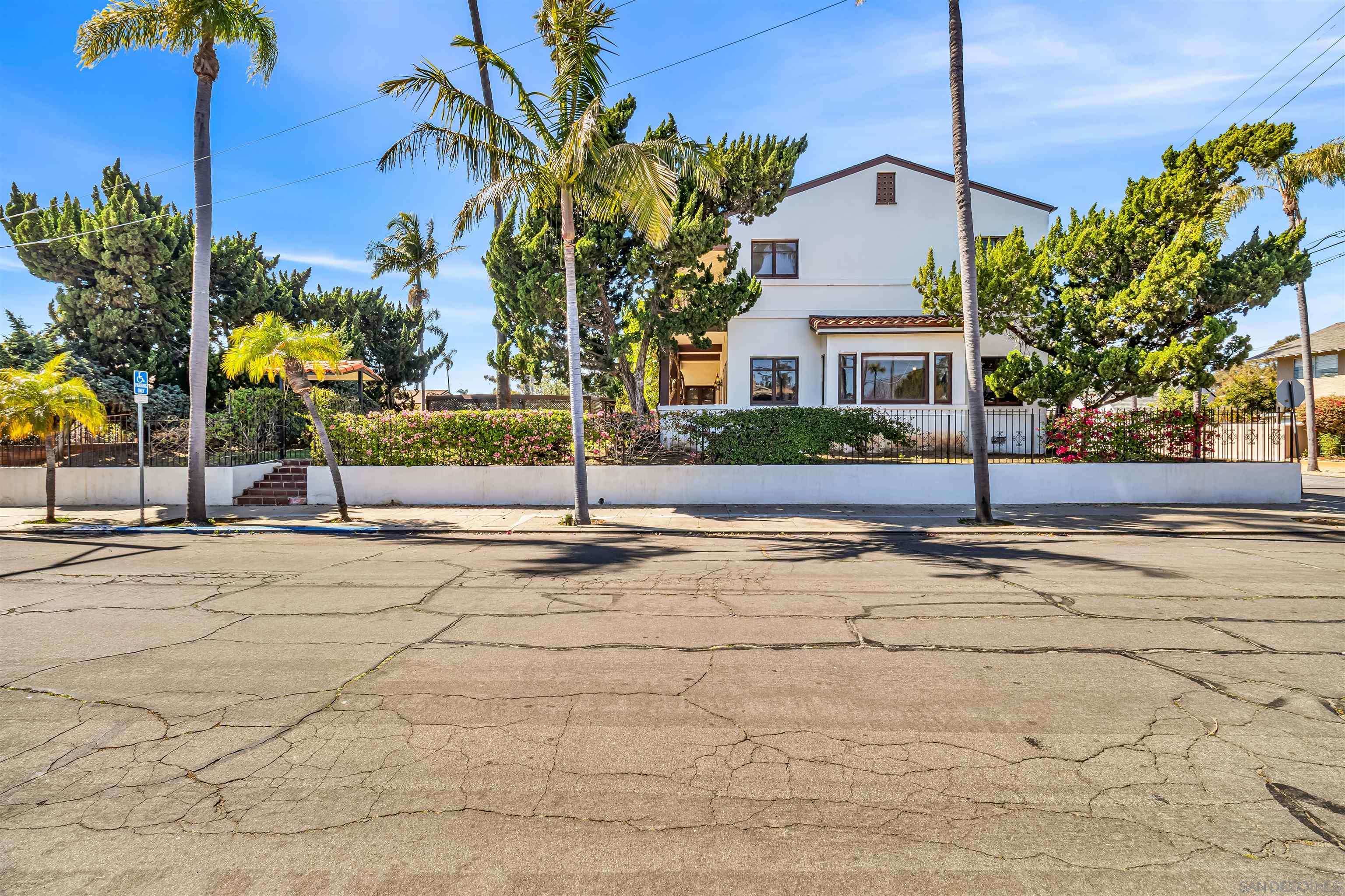 Detail Gallery Image 54 of 69 For 4190-92  Palmetto Way, San Diego,  CA 92103 - 5 Beds | 3/1 Baths