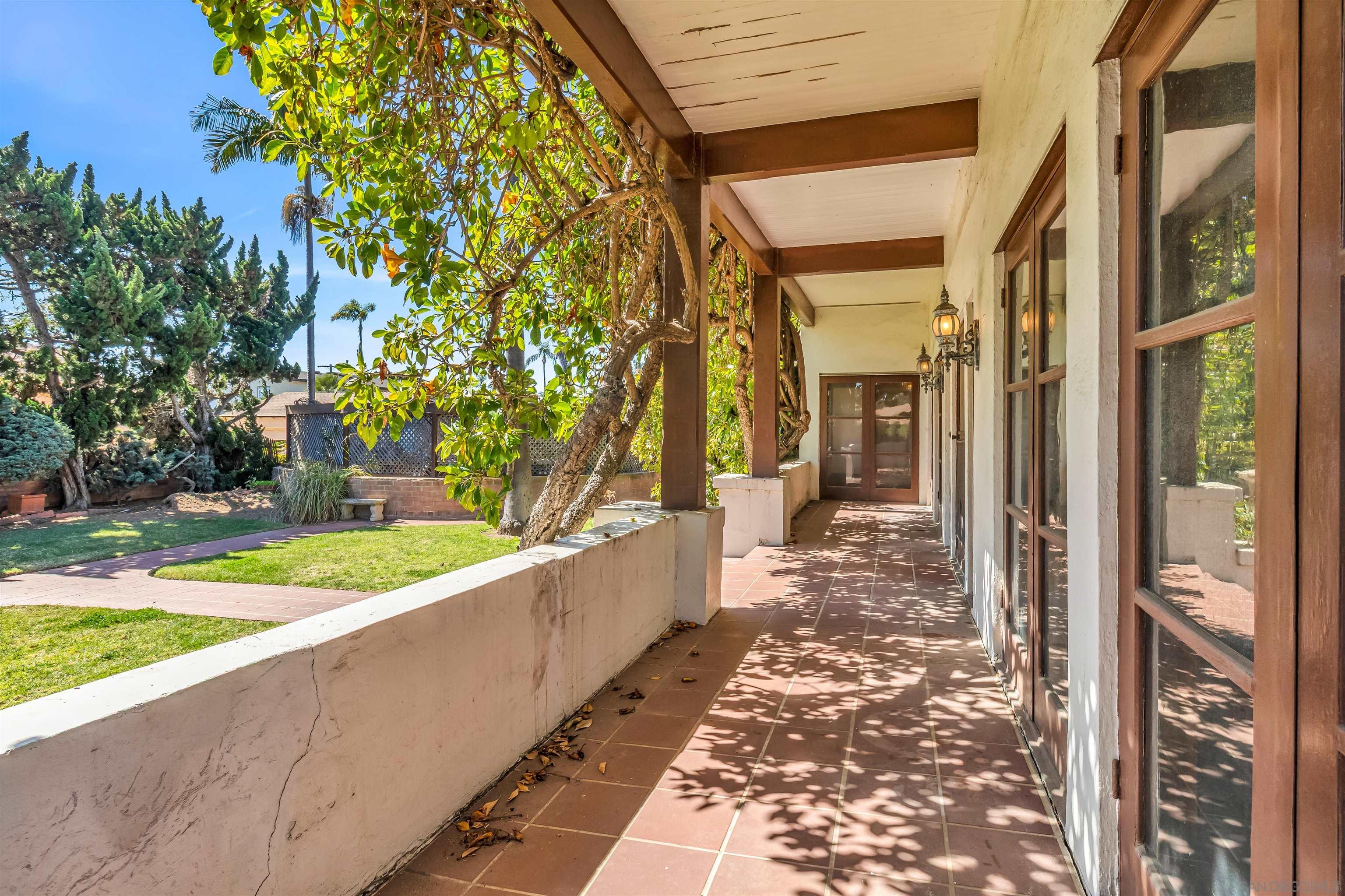 Detail Gallery Image 7 of 69 For 4190-92  Palmetto Way, San Diego,  CA 92103 - 5 Beds | 3/1 Baths