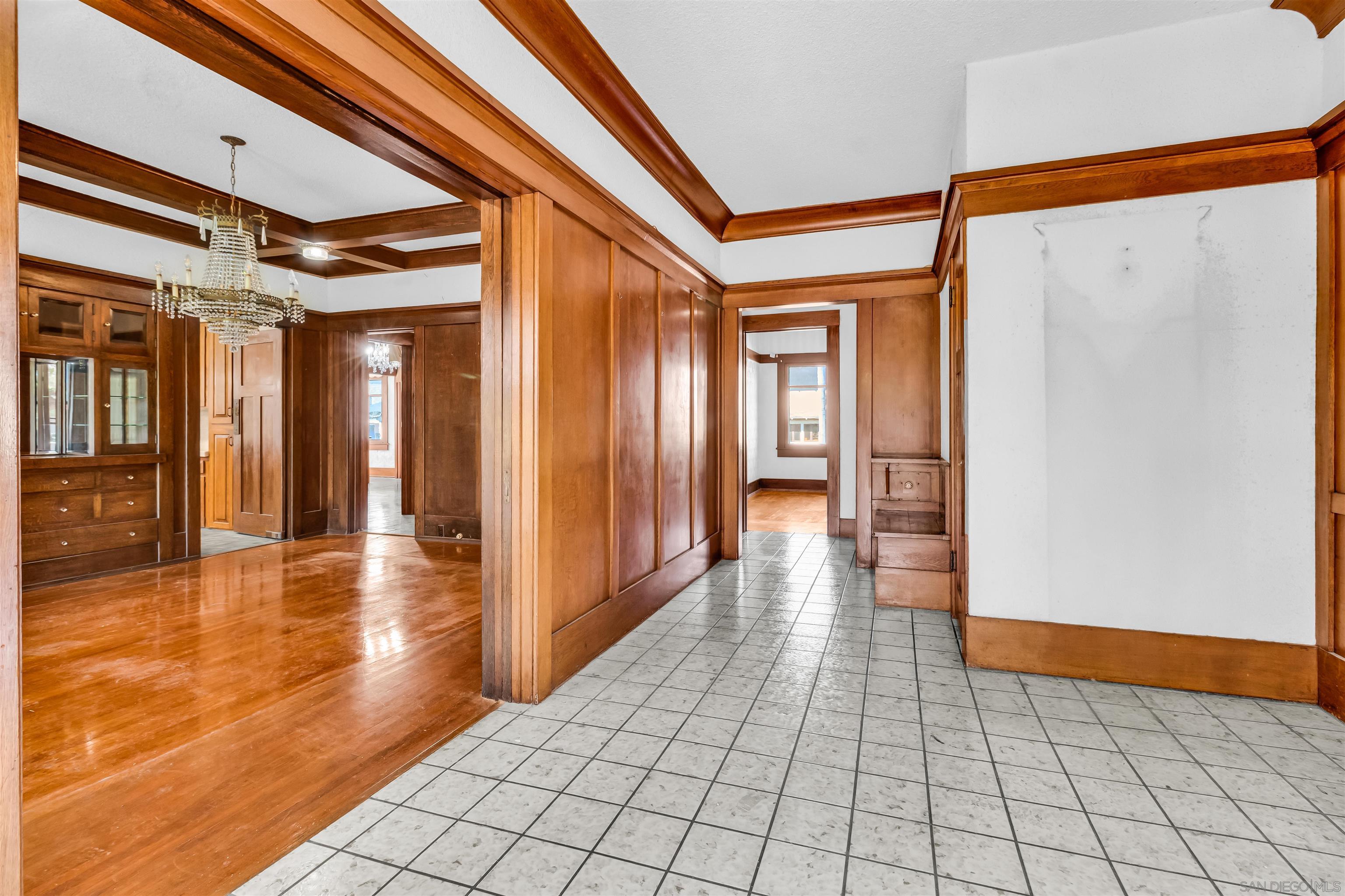 Detail Gallery Image 9 of 69 For 4190-92  Palmetto Way, San Diego,  CA 92103 - 5 Beds | 3/1 Baths