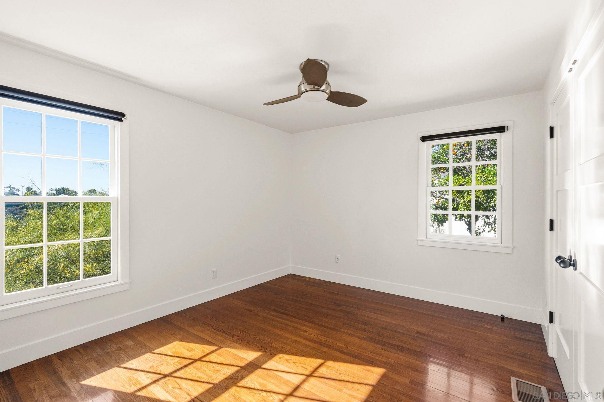 Detail Gallery Image 14 of 26 For 4349  Hilldale Road, San Diego,  CA 92116 - 3 Beds | 3 Baths