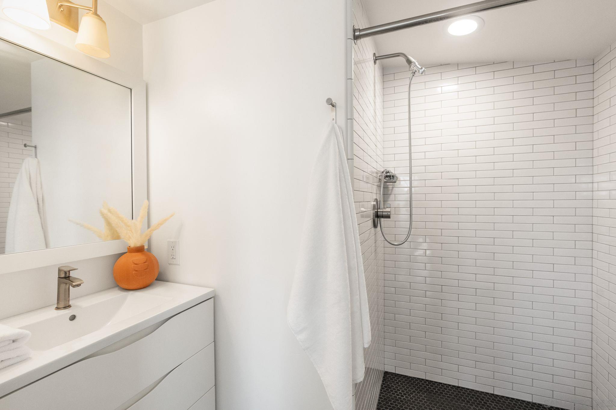 Detail Gallery Image 15 of 26 For 4349  Hilldale Road, San Diego,  CA 92116 - 3 Beds | 3 Baths