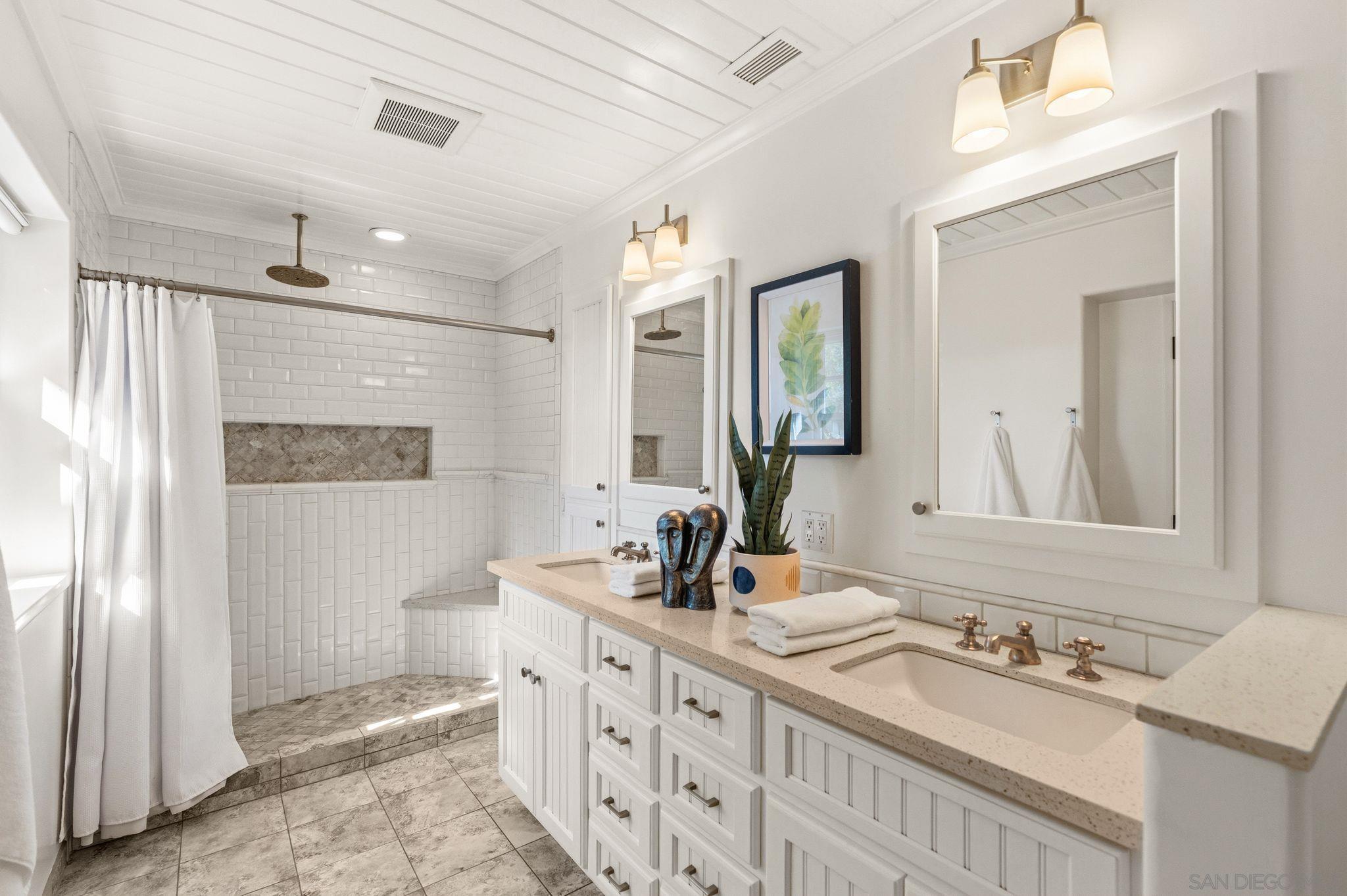 Detail Gallery Image 18 of 26 For 4349  Hilldale Road, San Diego,  CA 92116 - 3 Beds | 3 Baths