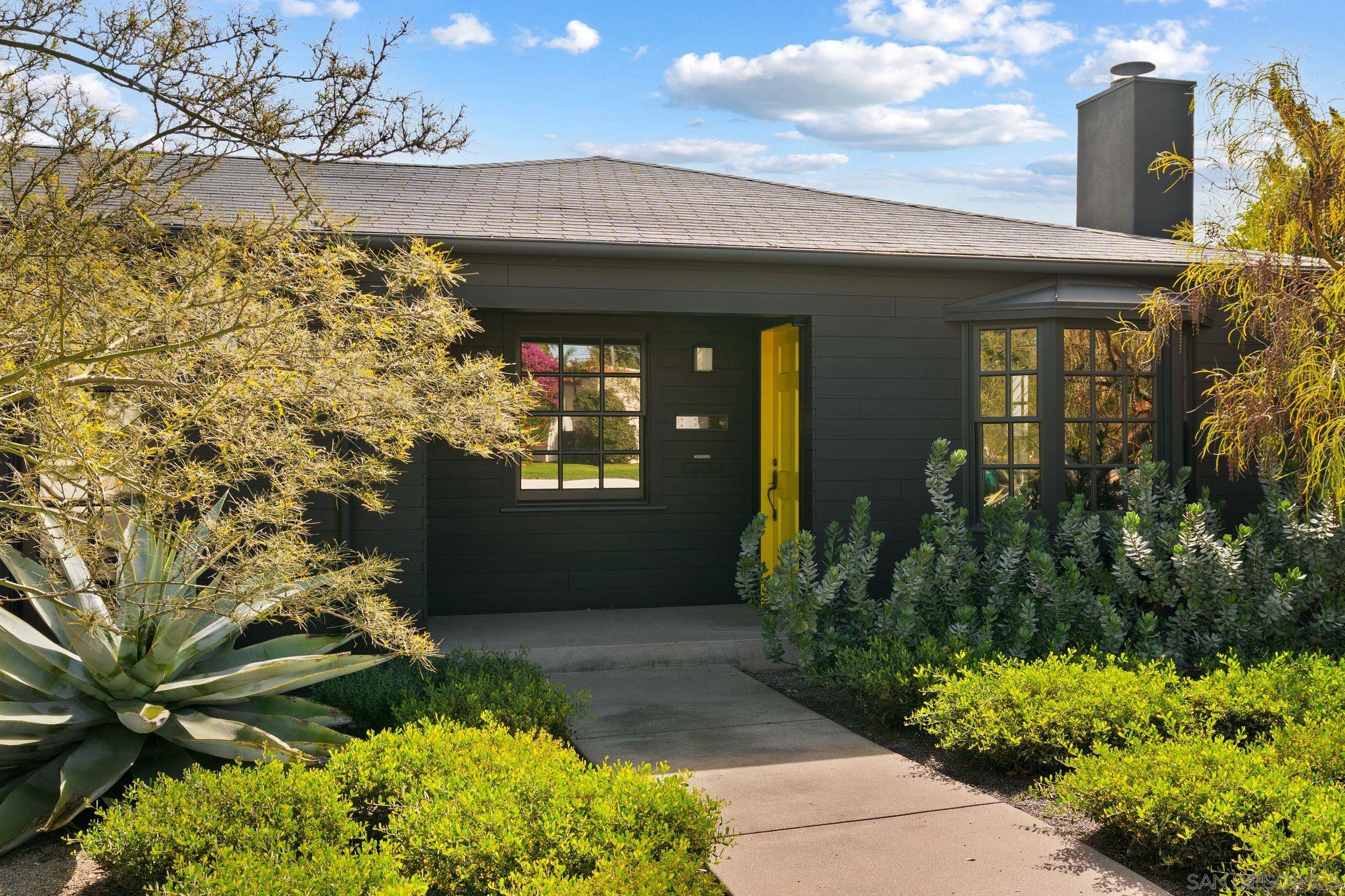 Detail Gallery Image 3 of 26 For 4349  Hilldale Road, San Diego,  CA 92116 - 3 Beds | 3 Baths