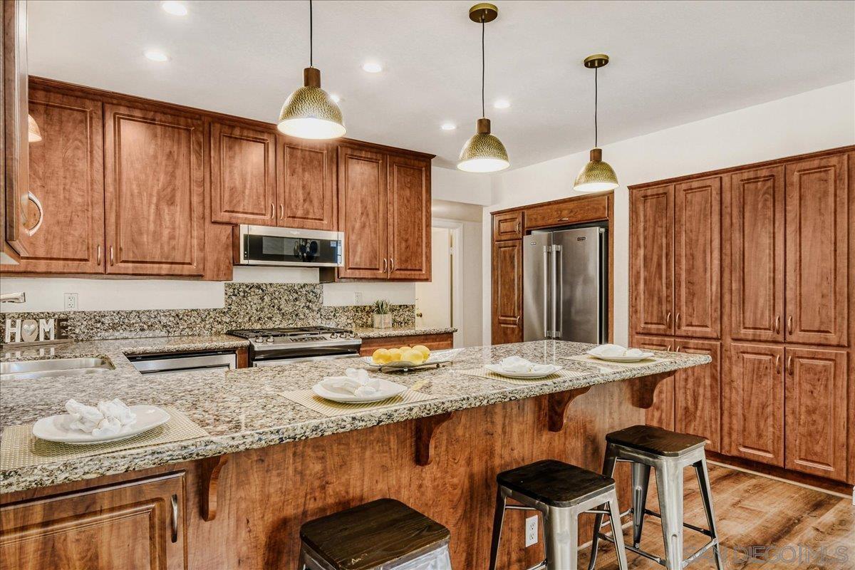 Detail Gallery Image 3 of 32 For 2552  Arnott Street, San Diego,  CA 92110 - 5 Beds | 3/1 Baths