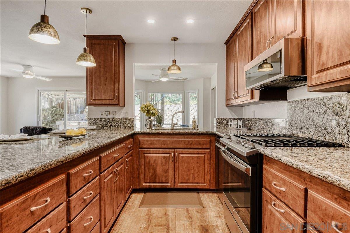 Detail Gallery Image 4 of 32 For 2552  Arnott Street, San Diego,  CA 92110 - 5 Beds | 3/1 Baths