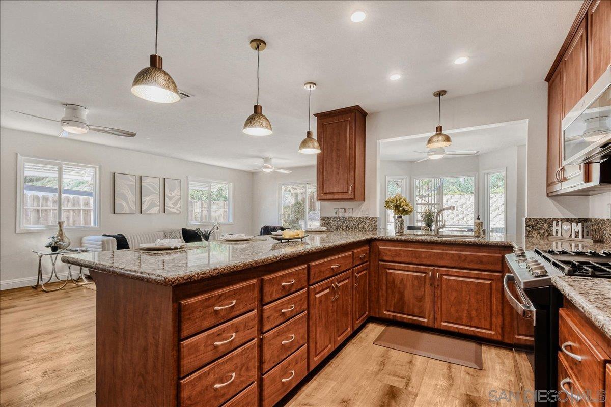 Detail Gallery Image 5 of 32 For 2552  Arnott Street, San Diego,  CA 92110 - 5 Beds | 3/1 Baths