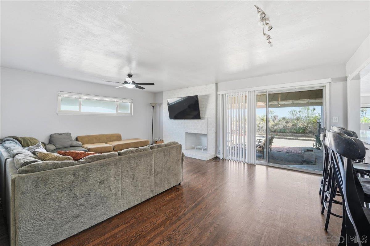 Detail Gallery Image 11 of 38 For 2431  Root Street, San Diego,  CA 92123 - 5 Beds | 3 Baths