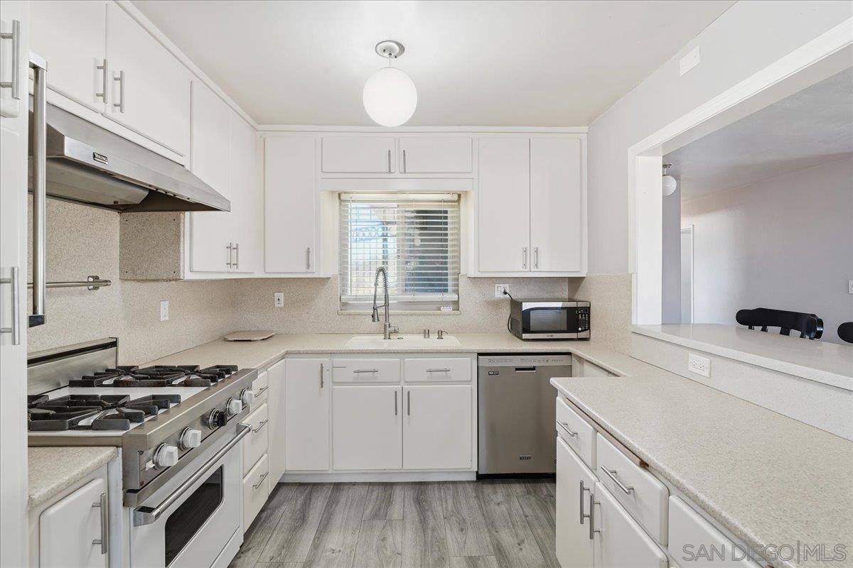 Detail Gallery Image 6 of 38 For 2431  Root Street, San Diego,  CA 92123 - 5 Beds | 3 Baths