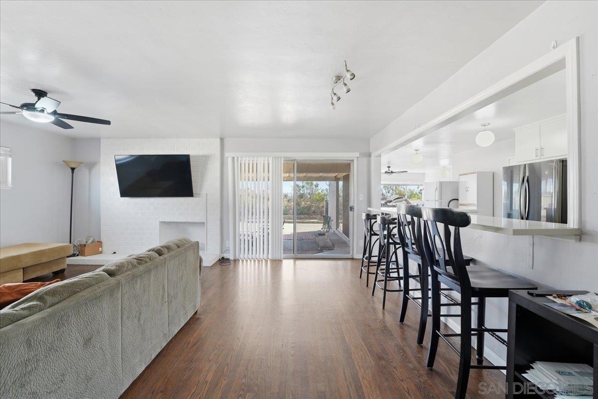 Detail Gallery Image 9 of 38 For 2431  Root Street, San Diego,  CA 92123 - 5 Beds | 3 Baths