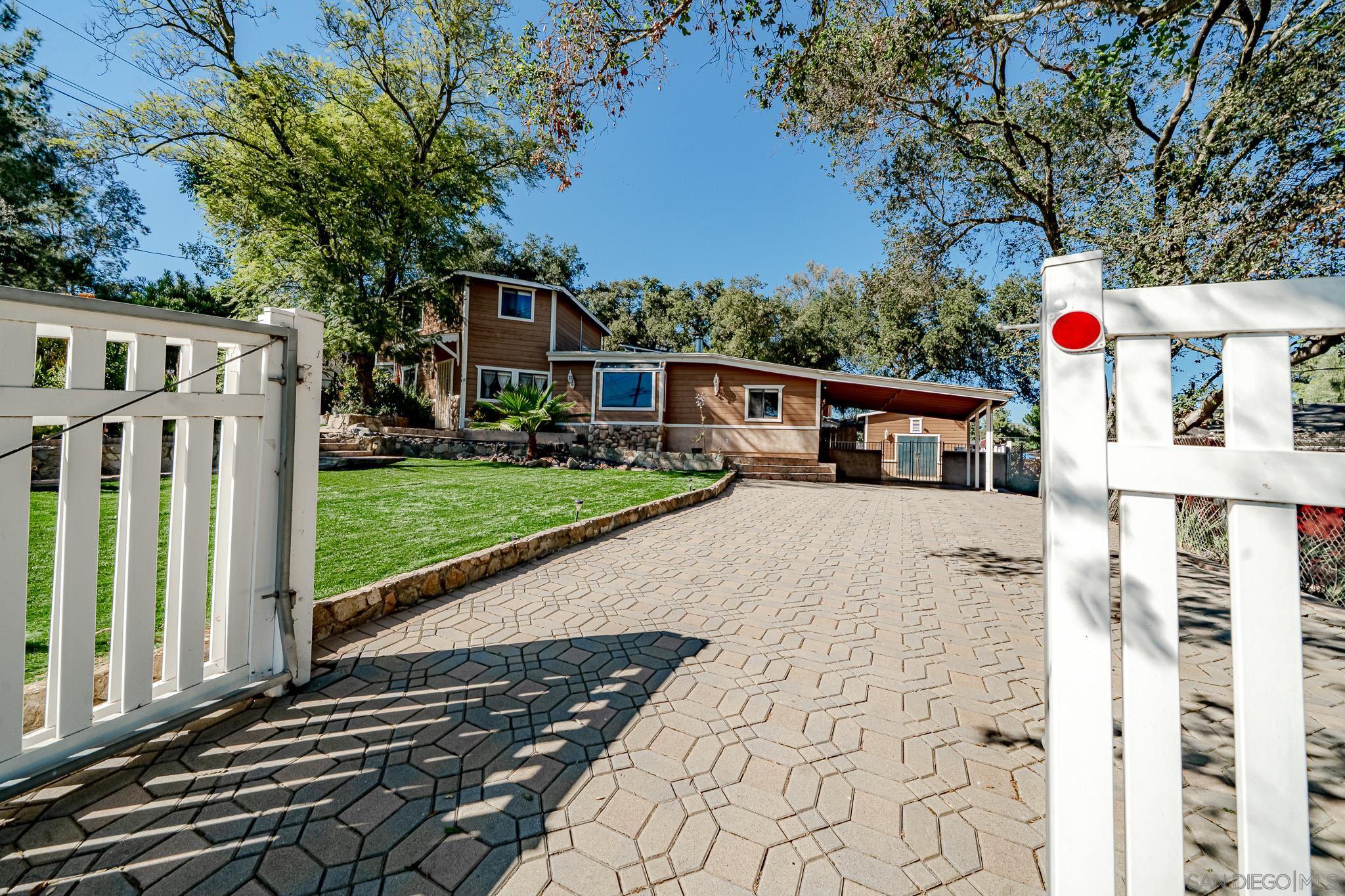 Detail Gallery Image 12 of 43 For 124  South Ln, El Cajon,  CA 92021 - 3 Beds | 2 Baths