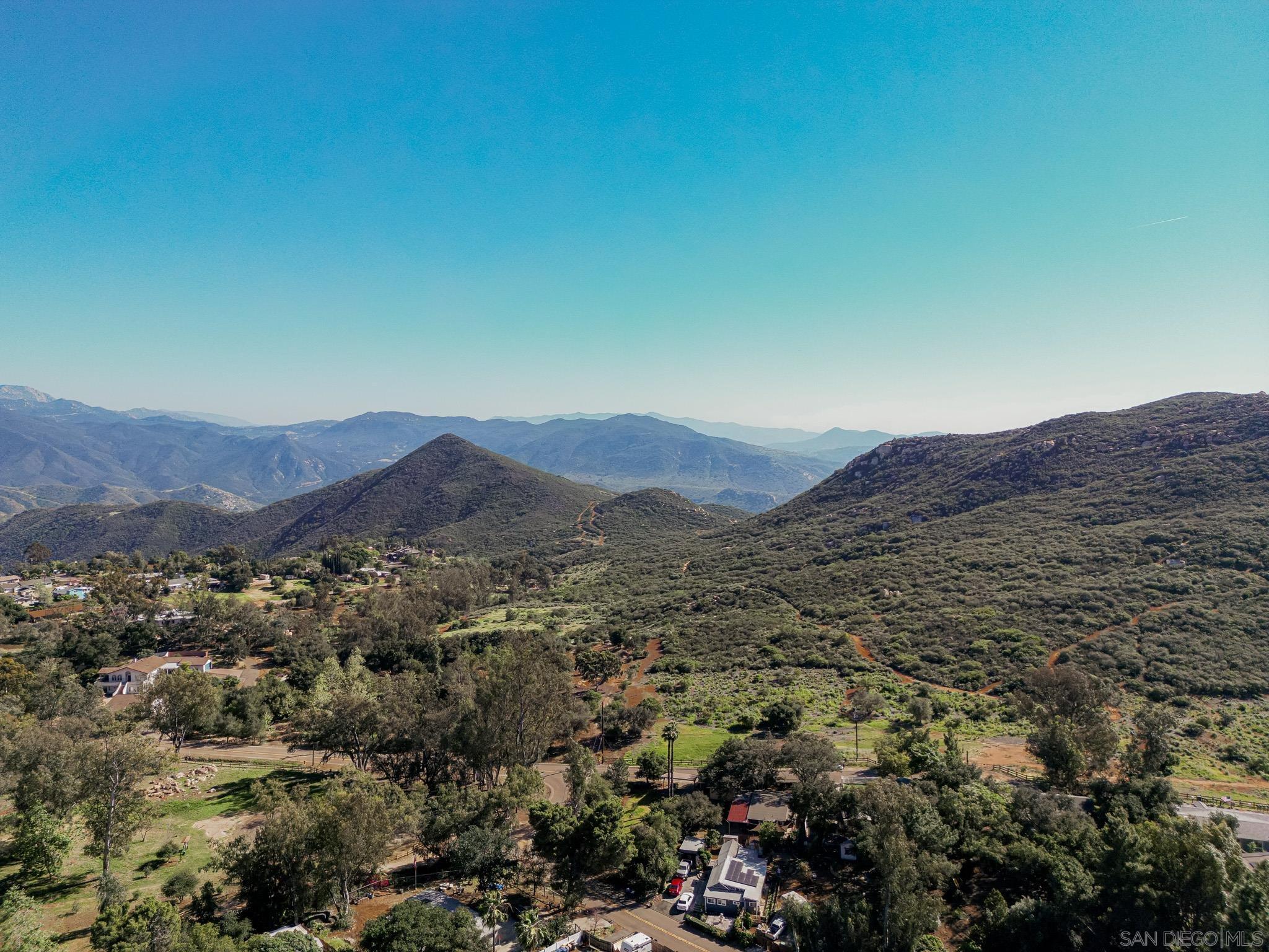 Detail Gallery Image 6 of 43 For 124  South Ln, El Cajon,  CA 92021 - 3 Beds | 2 Baths