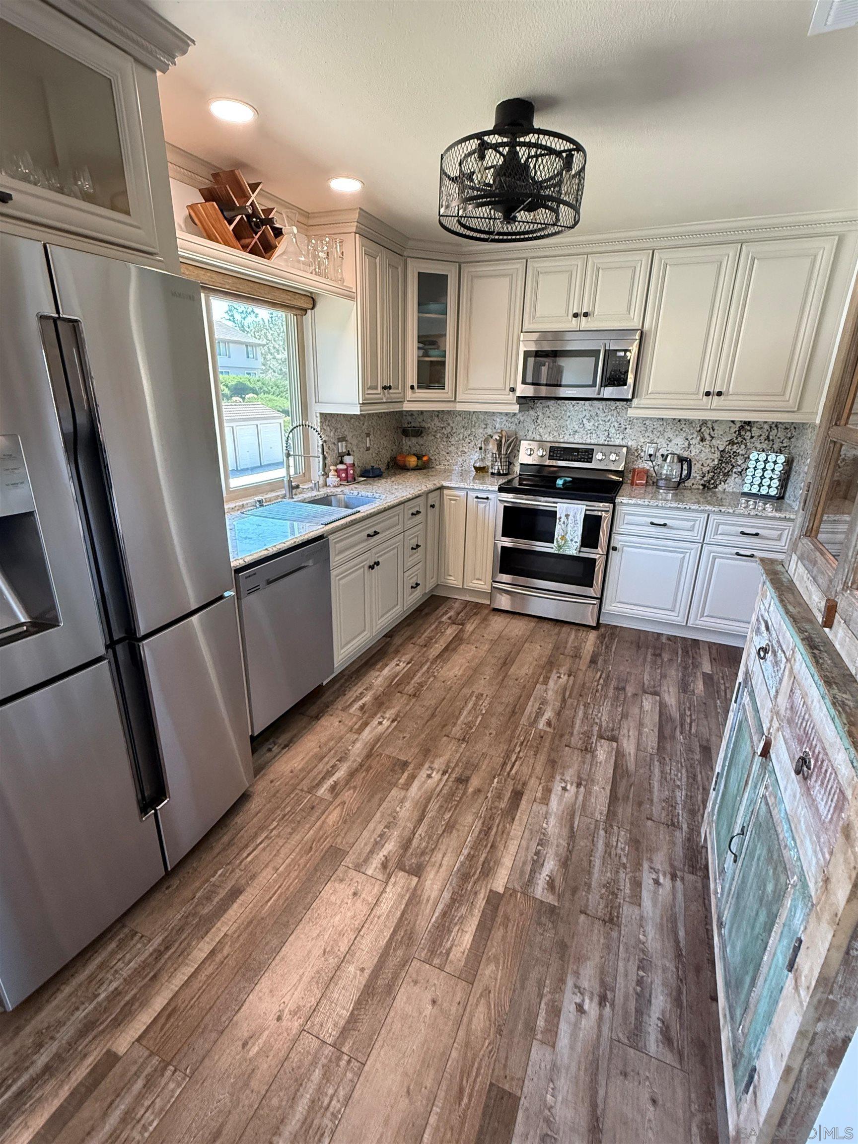 Detail Gallery Image 2 of 19 For 17337  Plaza Maria, San Diego,  CA 92128 - 3 Beds | 2 Baths