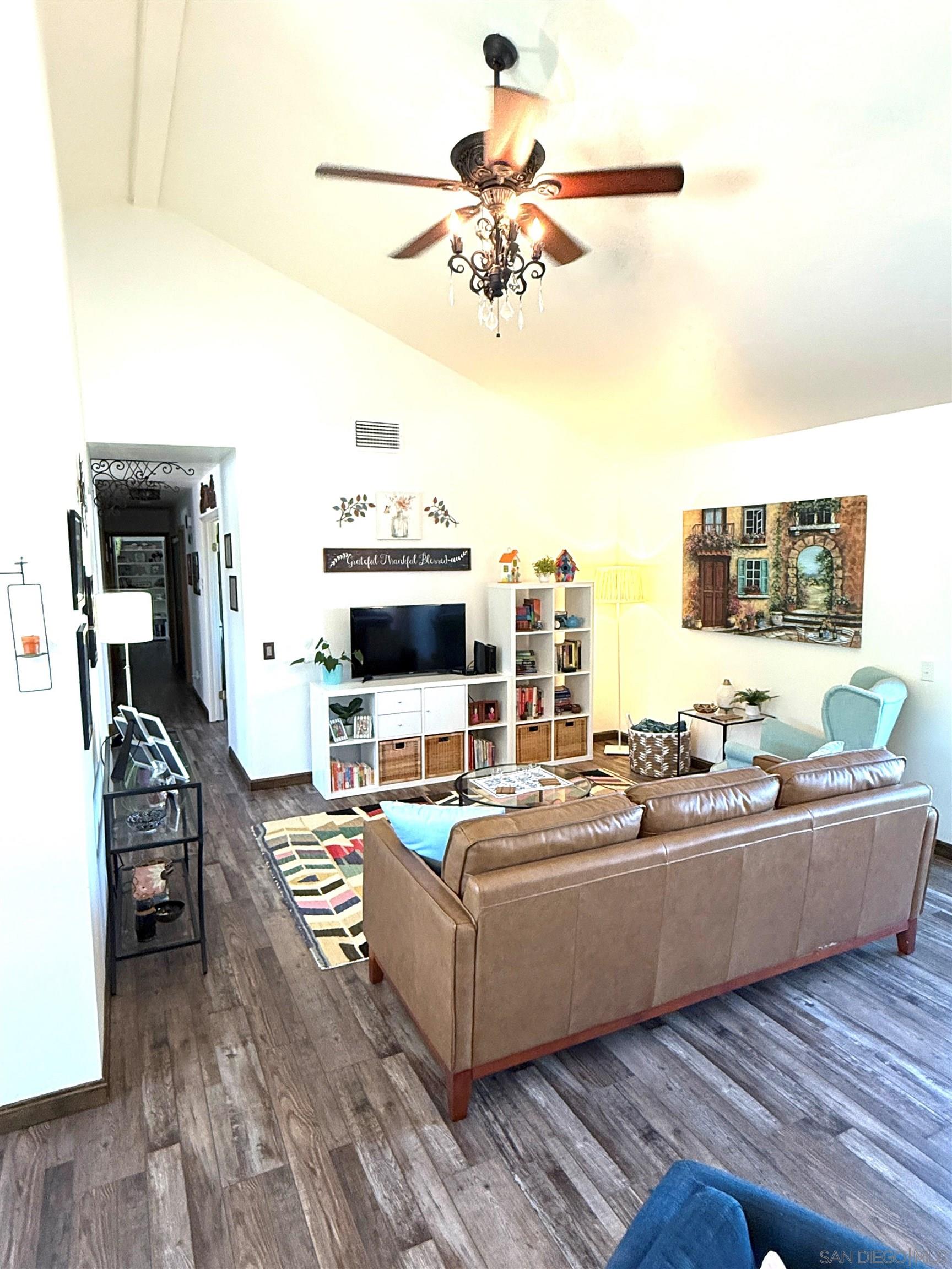 Detail Gallery Image 3 of 19 For 17337  Plaza Maria, San Diego,  CA 92128 - 3 Beds | 2 Baths