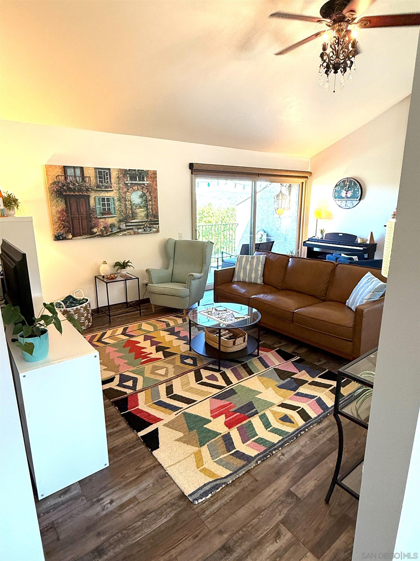 Detail Gallery Image 4 of 19 For 17337  Plaza Maria, San Diego,  CA 92128 - 3 Beds | 2 Baths