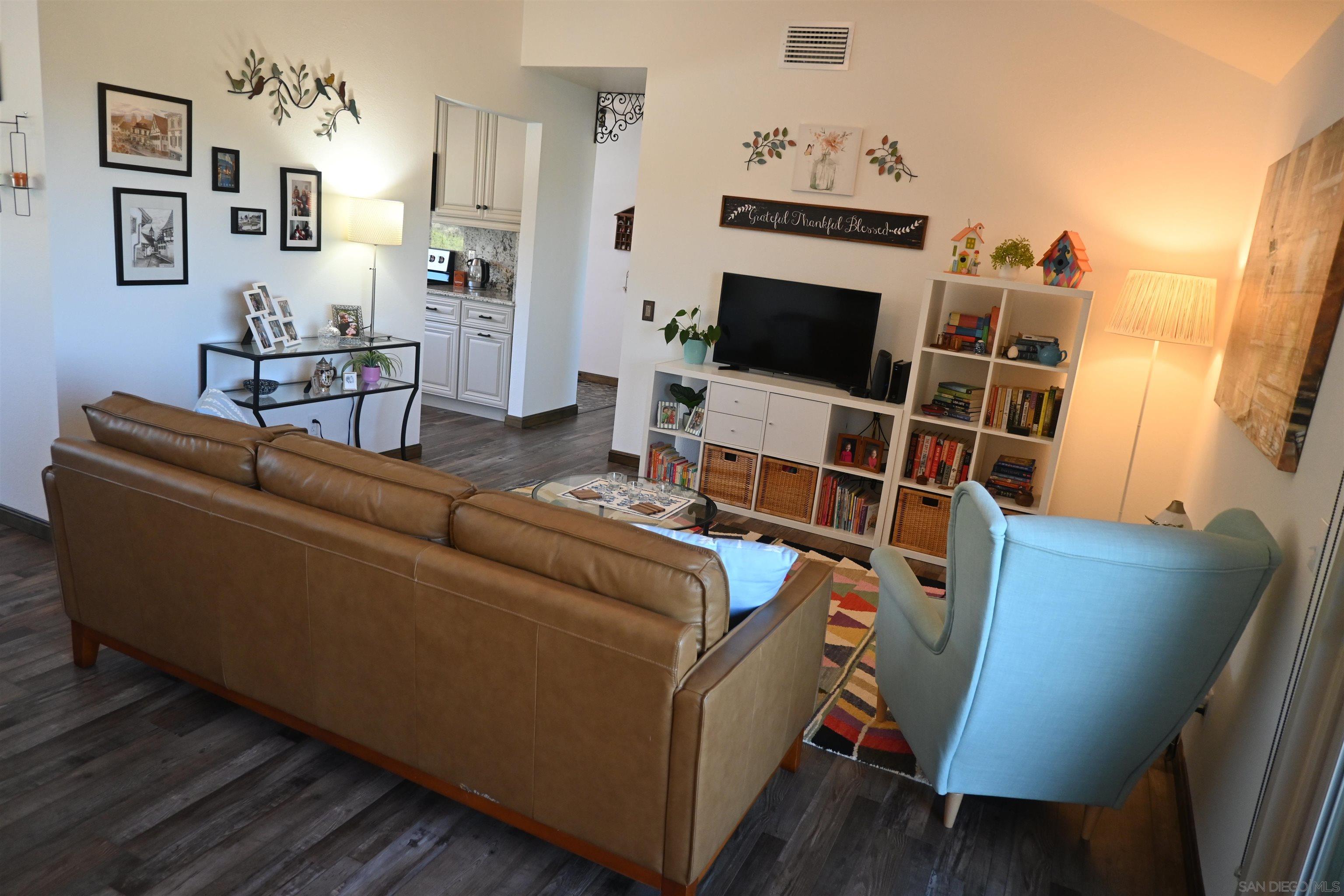 Detail Gallery Image 5 of 19 For 17337  Plaza Maria, San Diego,  CA 92128 - 3 Beds | 2 Baths