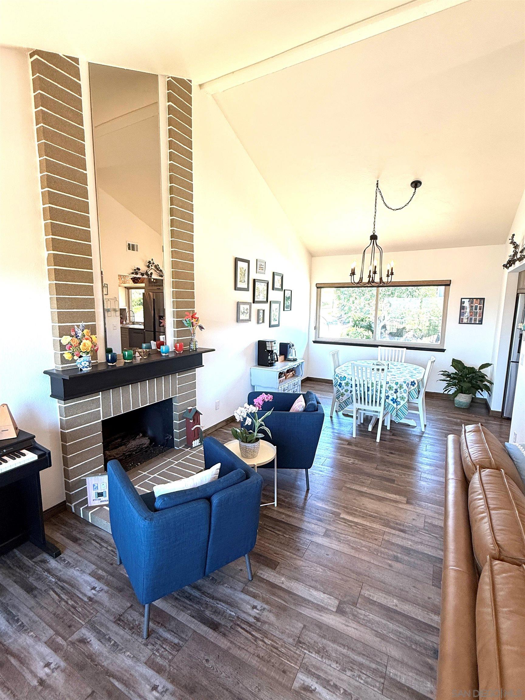 Detail Gallery Image 6 of 19 For 17337  Plaza Maria, San Diego,  CA 92128 - 3 Beds | 2 Baths