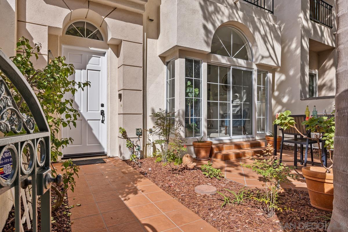 Detail Gallery Image 2 of 45 For 5125  Renaissance Ave  #B,  San Diego,  CA 92122 - 3 Beds | 2/1 Baths