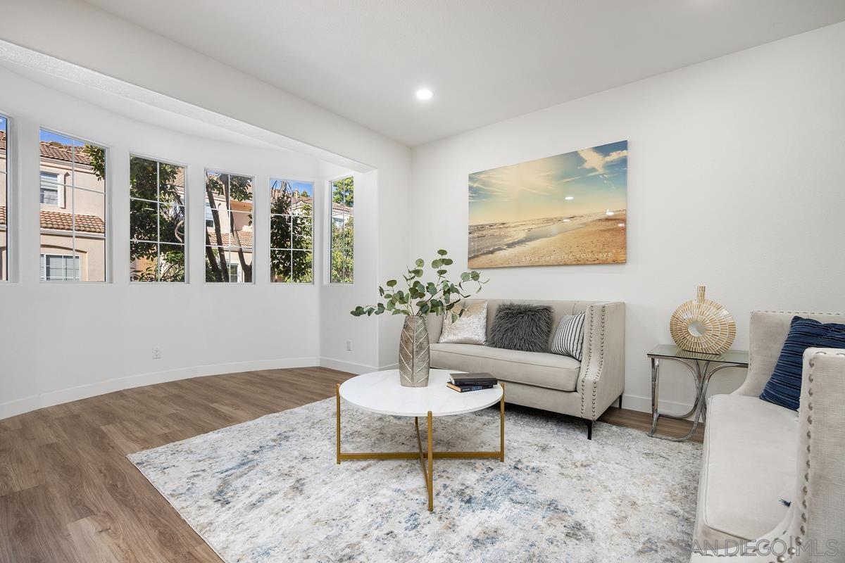 Detail Gallery Image 11 of 45 For 5125  Renaissance Ave  #B,  San Diego,  CA 92122 - 3 Beds | 2/1 Baths