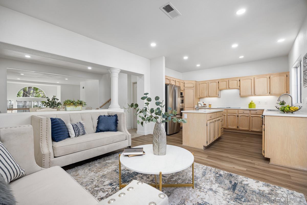 Detail Gallery Image 12 of 45 For 5125  Renaissance Ave  #B,  San Diego,  CA 92122 - 3 Beds | 2/1 Baths