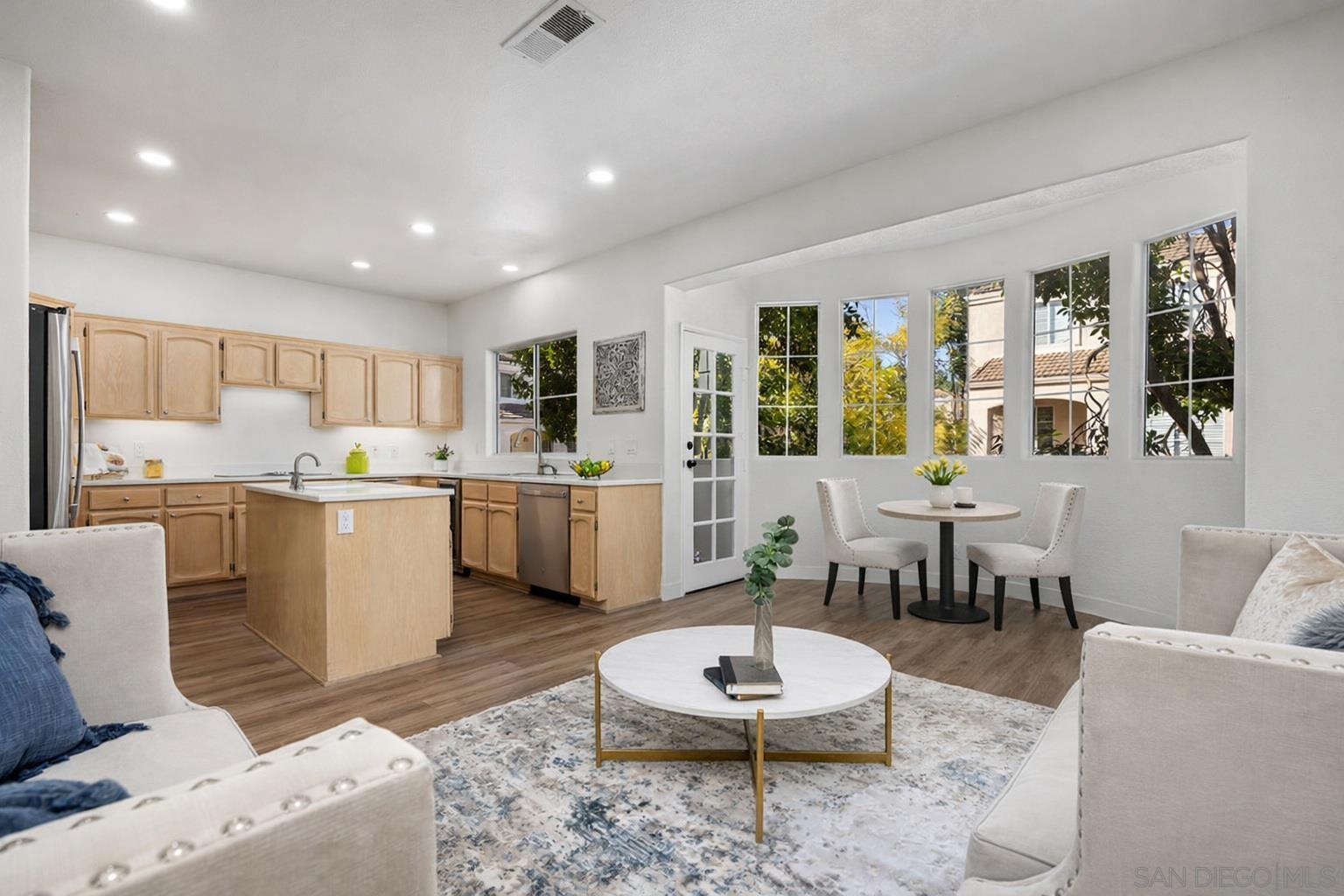 Detail Gallery Image 18 of 45 For 5125  Renaissance Ave  #B,  San Diego,  CA 92122 - 3 Beds | 2/1 Baths