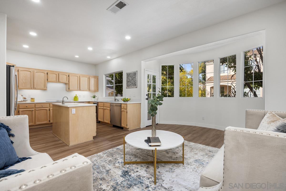 Detail Gallery Image 19 of 45 For 5125  Renaissance Ave  #B,  San Diego,  CA 92122 - 3 Beds | 2/1 Baths