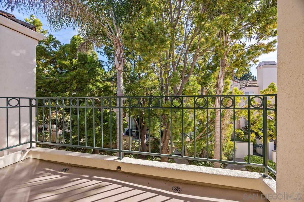 Detail Gallery Image 23 of 45 For 5125  Renaissance Ave  #B,  San Diego,  CA 92122 - 3 Beds | 2/1 Baths