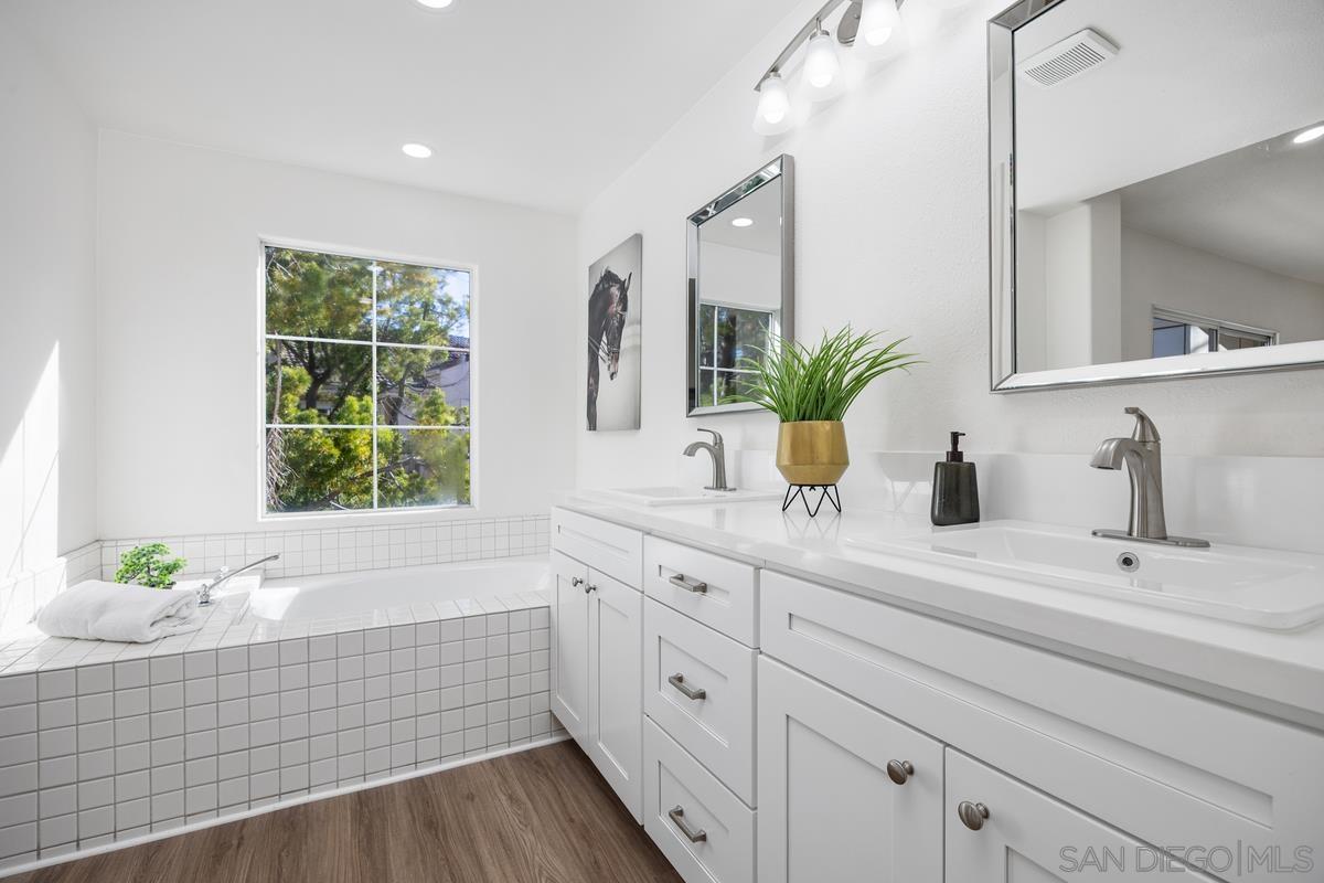 Detail Gallery Image 24 of 45 For 5125  Renaissance Ave  #B,  San Diego,  CA 92122 - 3 Beds | 2/1 Baths