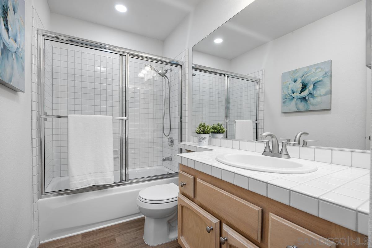 Detail Gallery Image 30 of 45 For 5125  Renaissance Ave  #B,  San Diego,  CA 92122 - 3 Beds | 2/1 Baths