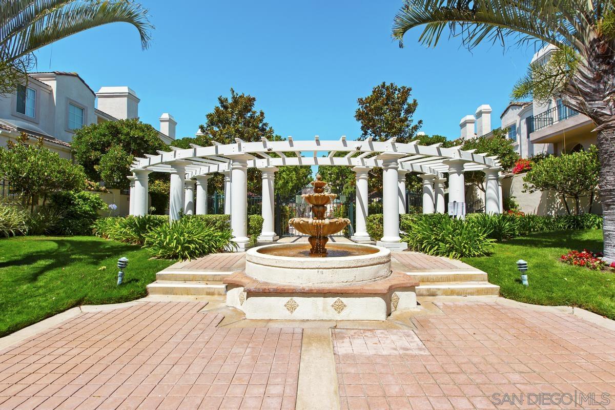 Detail Gallery Image 34 of 45 For 5125  Renaissance Ave  #B,  San Diego,  CA 92122 - 3 Beds | 2/1 Baths