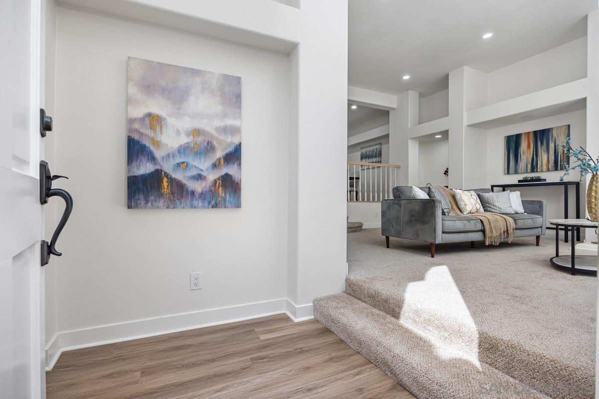 Detail Gallery Image 5 of 45 For 5125  Renaissance Ave  #B,  San Diego,  CA 92122 - 3 Beds | 2/1 Baths