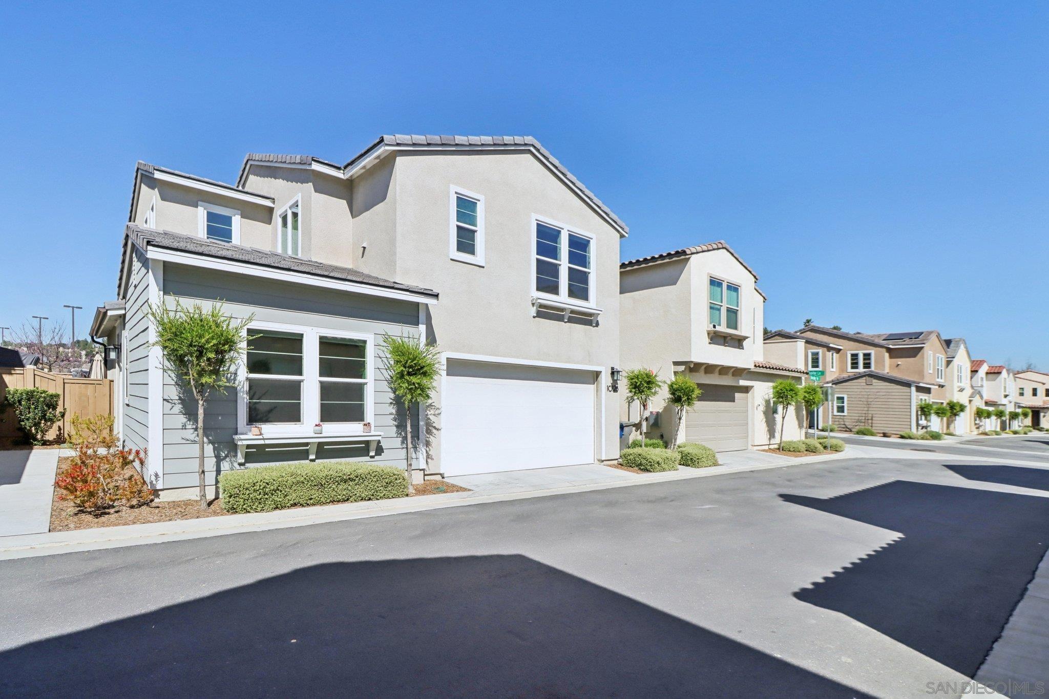 Detail Gallery Image 2 of 60 For 10128  Hercules Way, Spring Valley,  CA 91977 - 4 Beds | 3 Baths