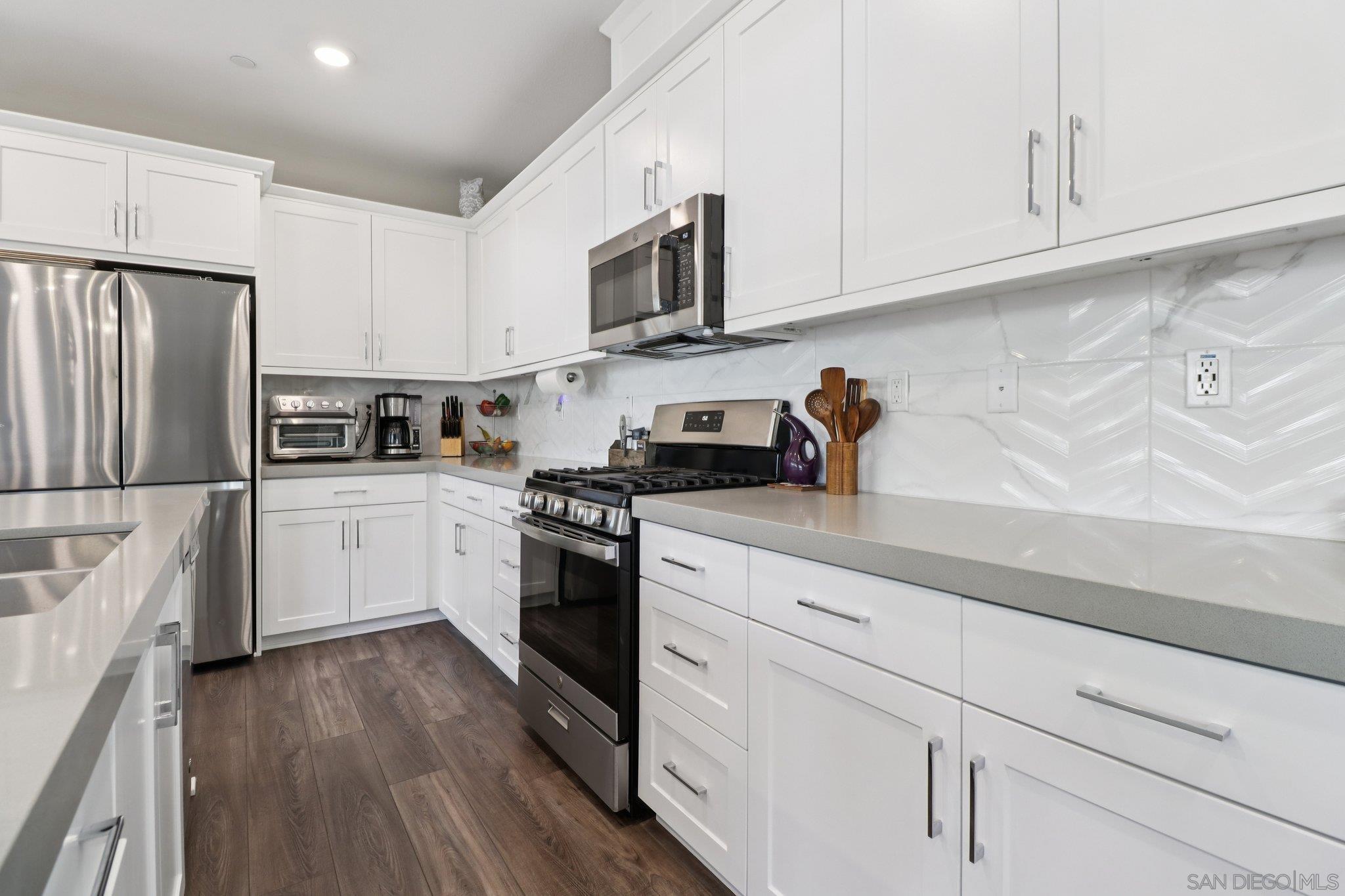 Detail Gallery Image 11 of 60 For 10128  Hercules Way, Spring Valley,  CA 91977 - 4 Beds | 3 Baths