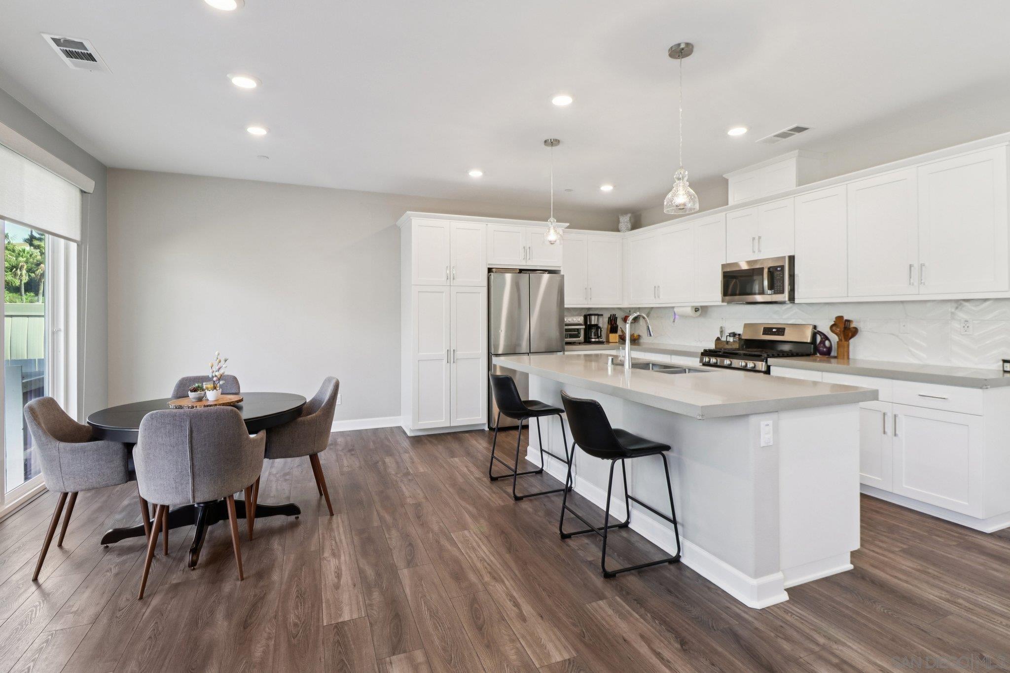 Detail Gallery Image 12 of 60 For 10128  Hercules Way, Spring Valley,  CA 91977 - 4 Beds | 3 Baths