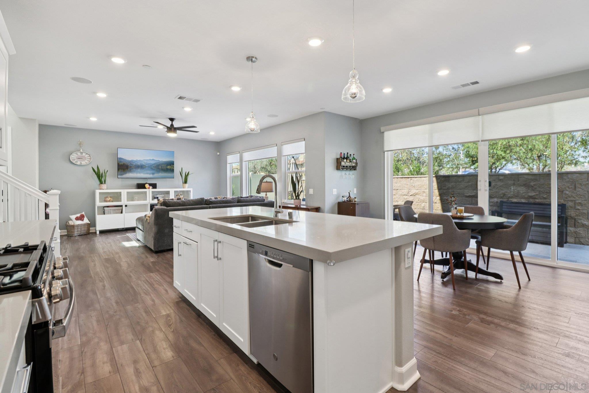 Detail Gallery Image 15 of 60 For 10128  Hercules Way, Spring Valley,  CA 91977 - 4 Beds | 3 Baths