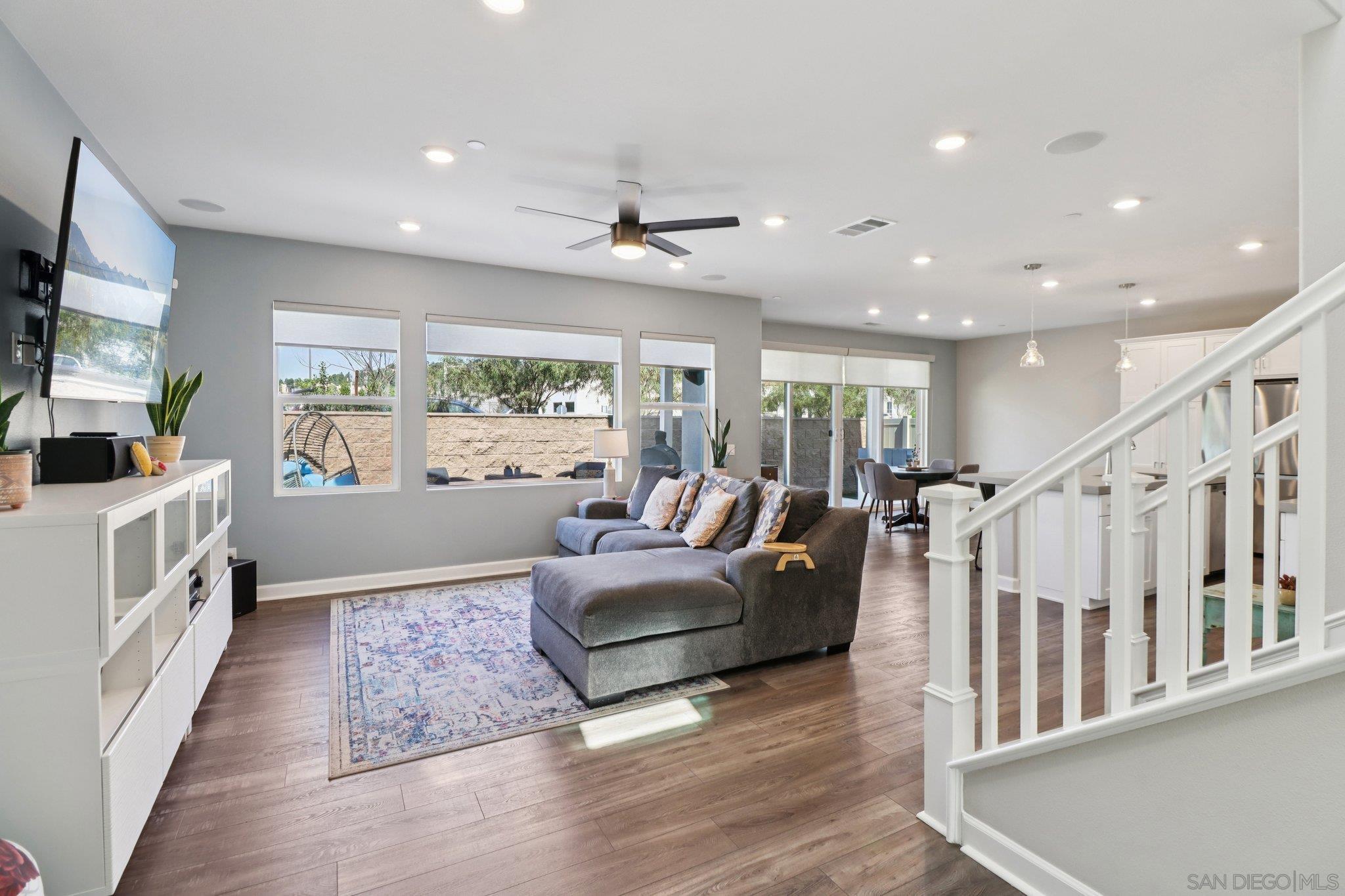 Detail Gallery Image 5 of 60 For 10128  Hercules Way, Spring Valley,  CA 91977 - 4 Beds | 3 Baths