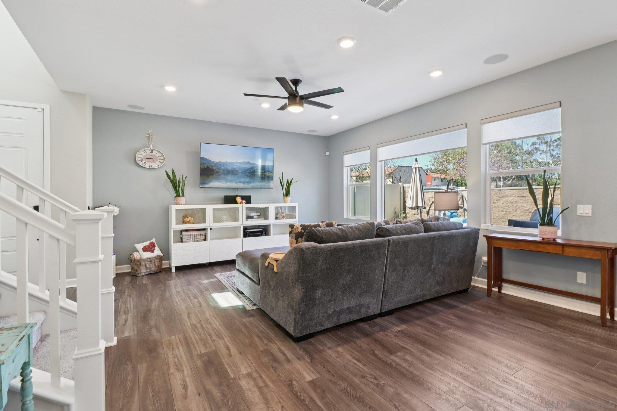 Detail Gallery Image 6 of 60 For 10128  Hercules Way, Spring Valley,  CA 91977 - 4 Beds | 3 Baths