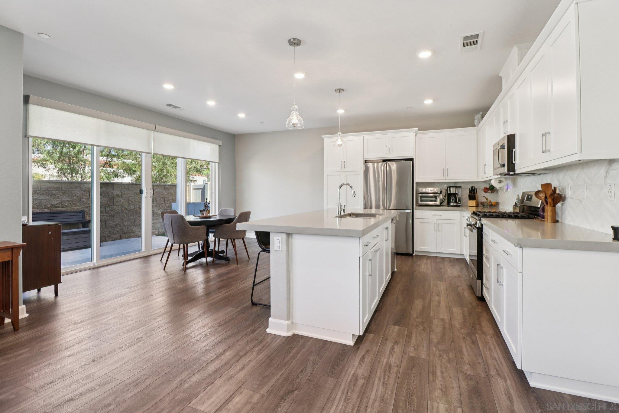 Detail Gallery Image 10 of 60 For 10128  Hercules Way, Spring Valley,  CA 91977 - 4 Beds | 3 Baths