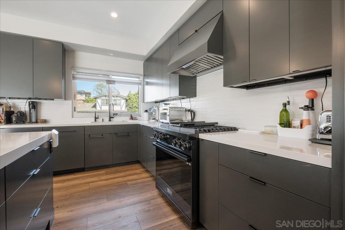 Detail Gallery Image 2 of 28 For 3075  Briand Ave, San Diego,  CA 92122 - 5 Beds | 4 Baths