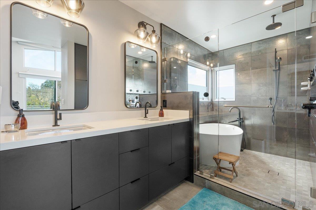 Detail Gallery Image 11 of 28 For 3075  Briand Ave, San Diego,  CA 92122 - 5 Beds | 4 Baths